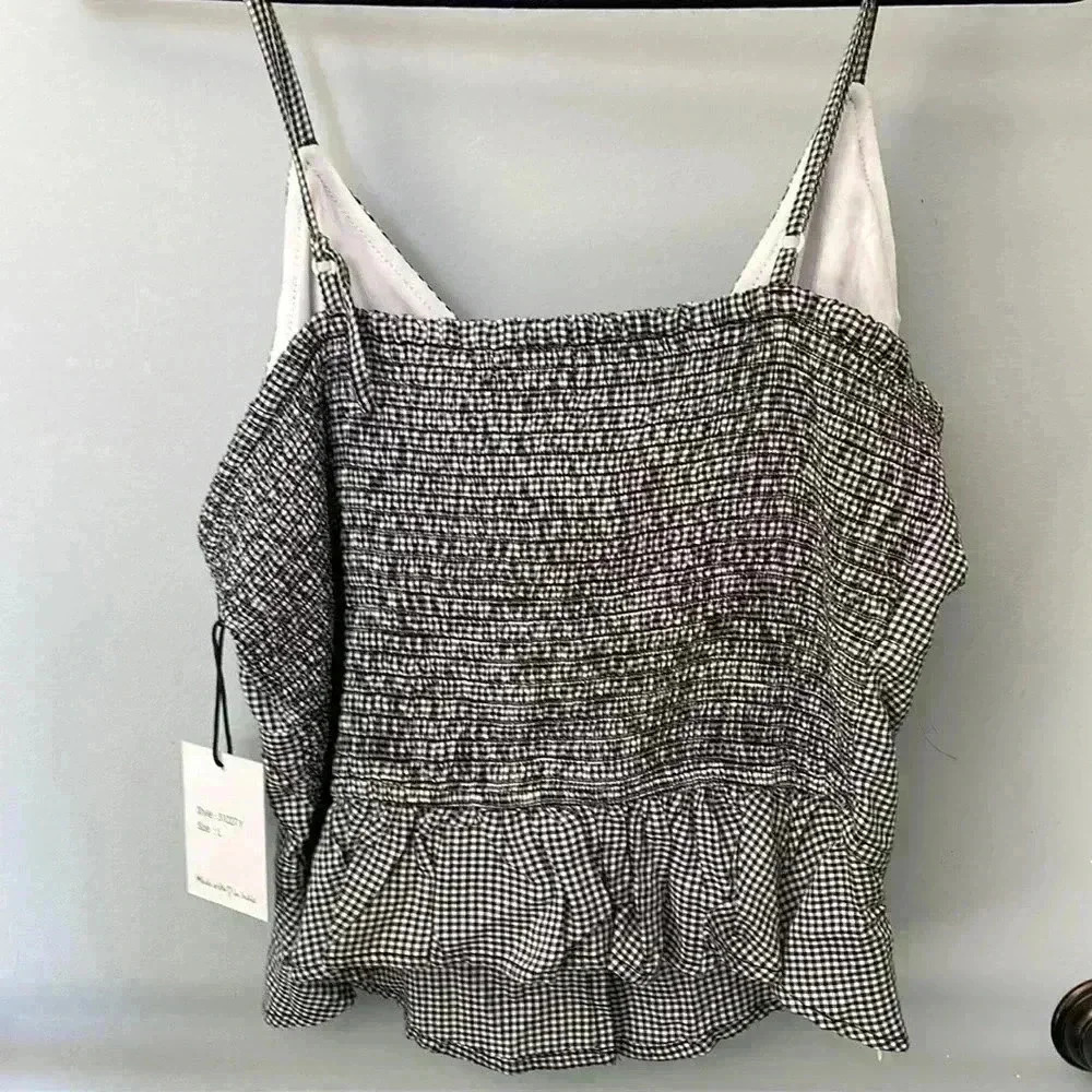 NWT Japna tank top blouse. Adjustable straps, ruffled at bottom. - Picture 4 of 8